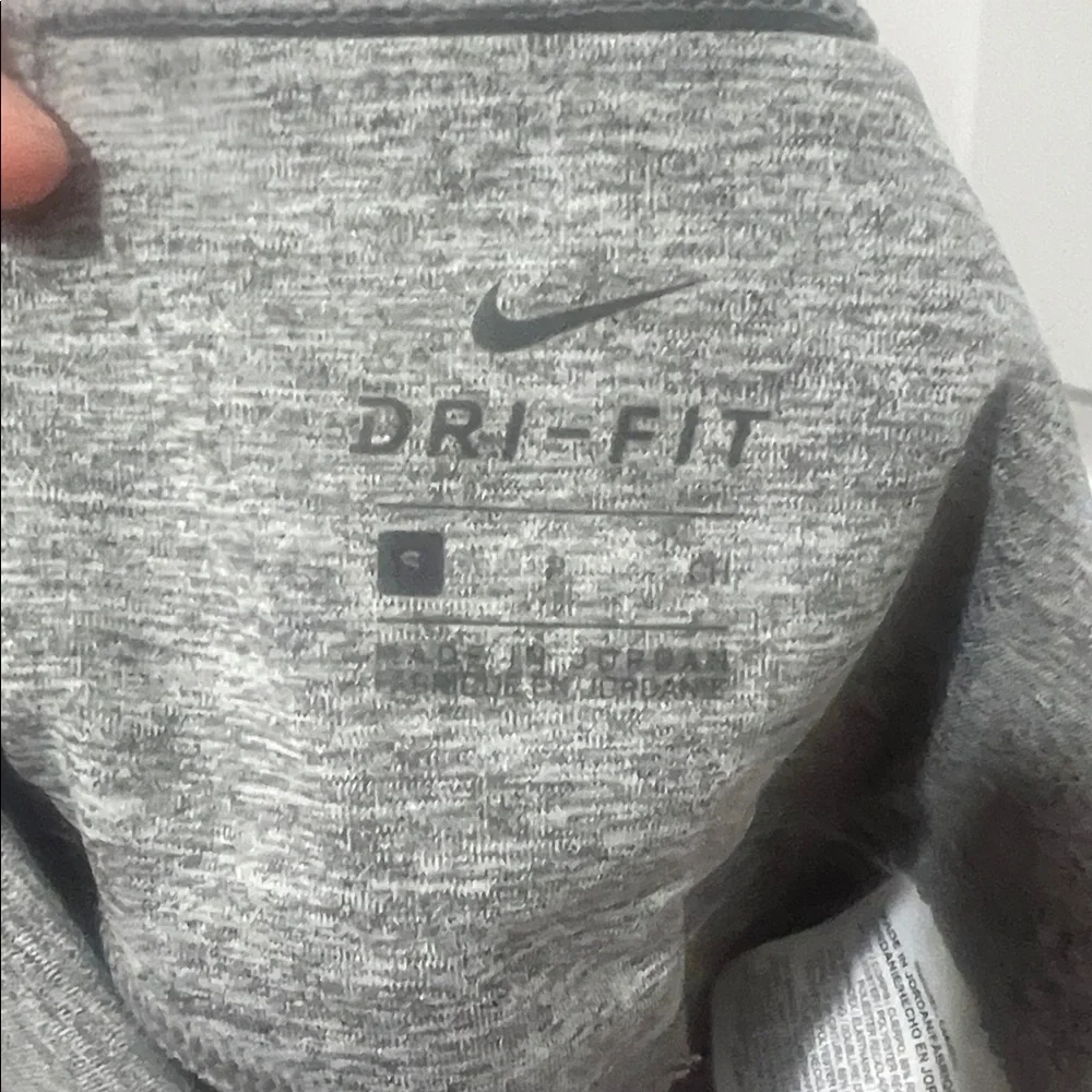 Nike Women's‎ Gray Dri-fit Cropped Leggings with Pink Accents Size Small
